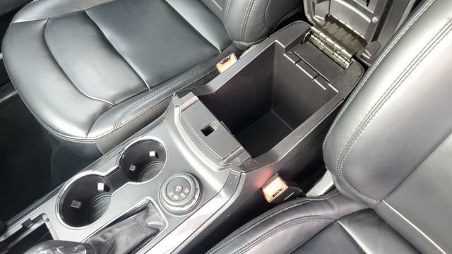 Used 2019 Ford Explorer XLT w/ Equipment Group 202A AWD/4WD image 17
