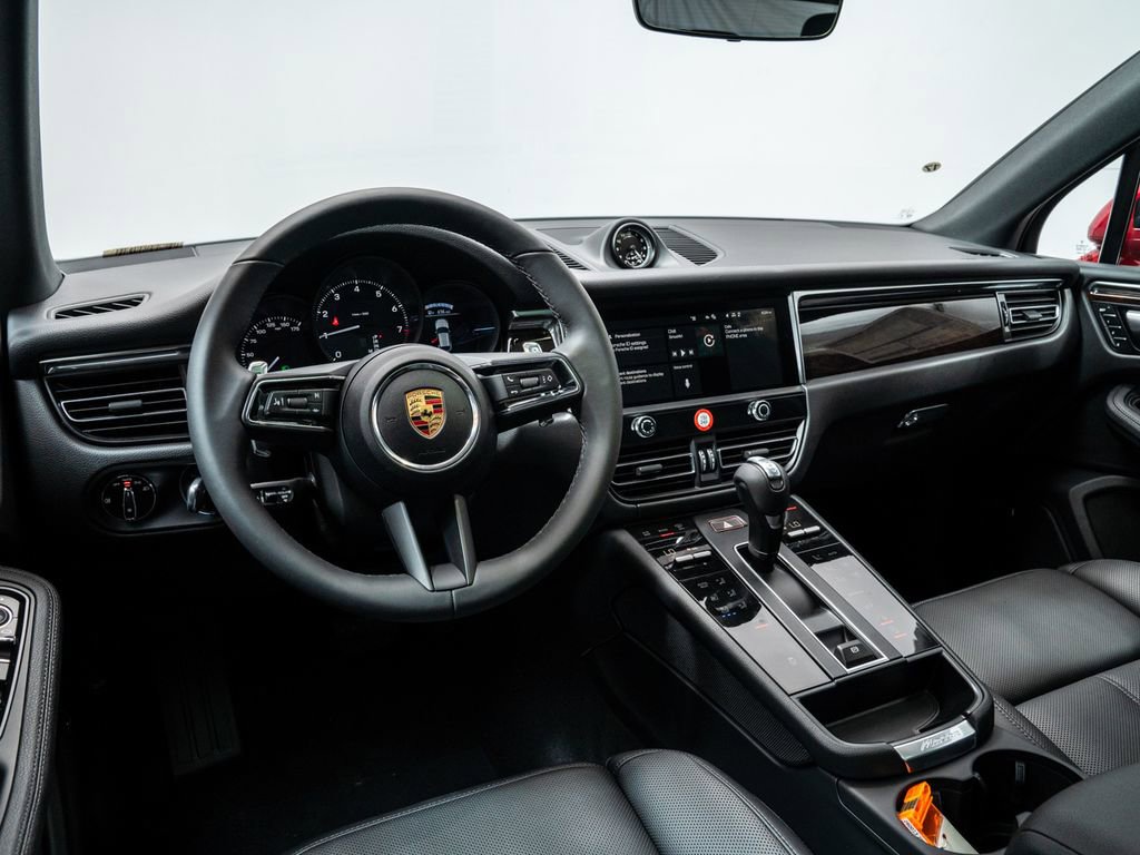 Used 2026 Porsche Macan image 4