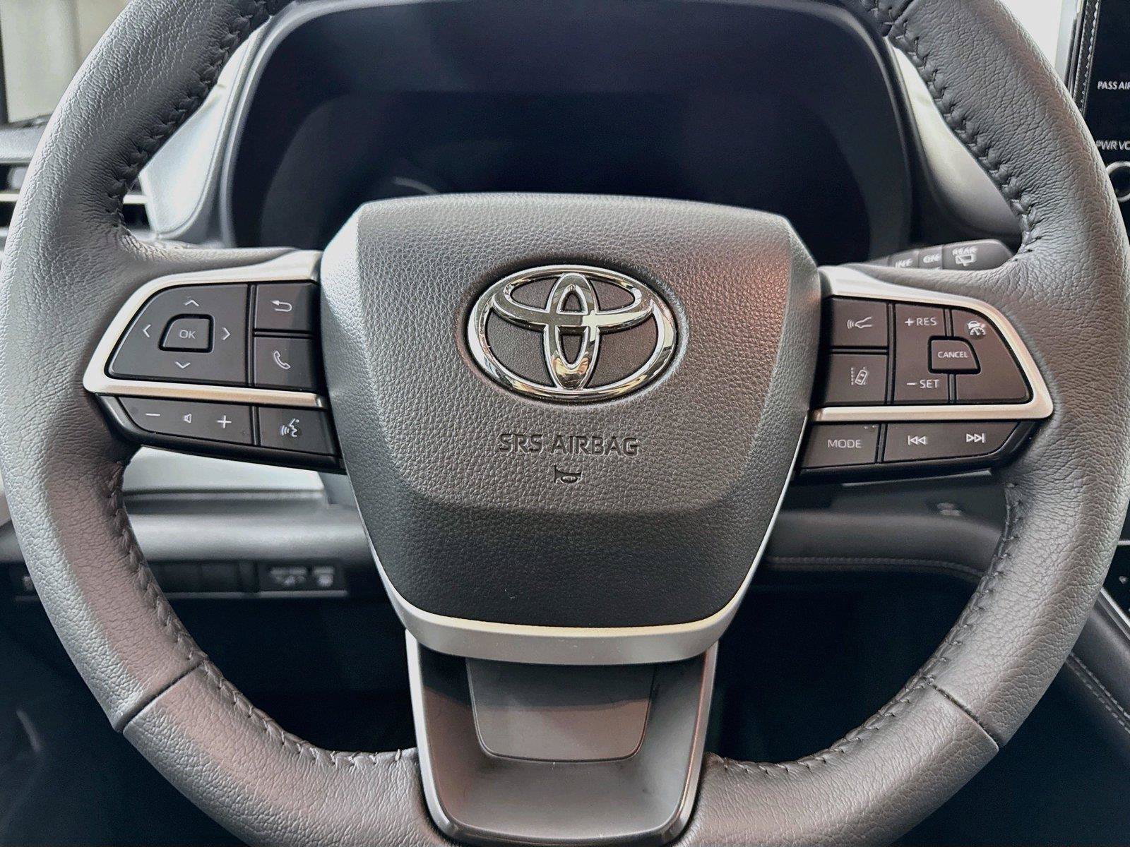 Certified 2026 Toyota Sienna XLE FWD image 17