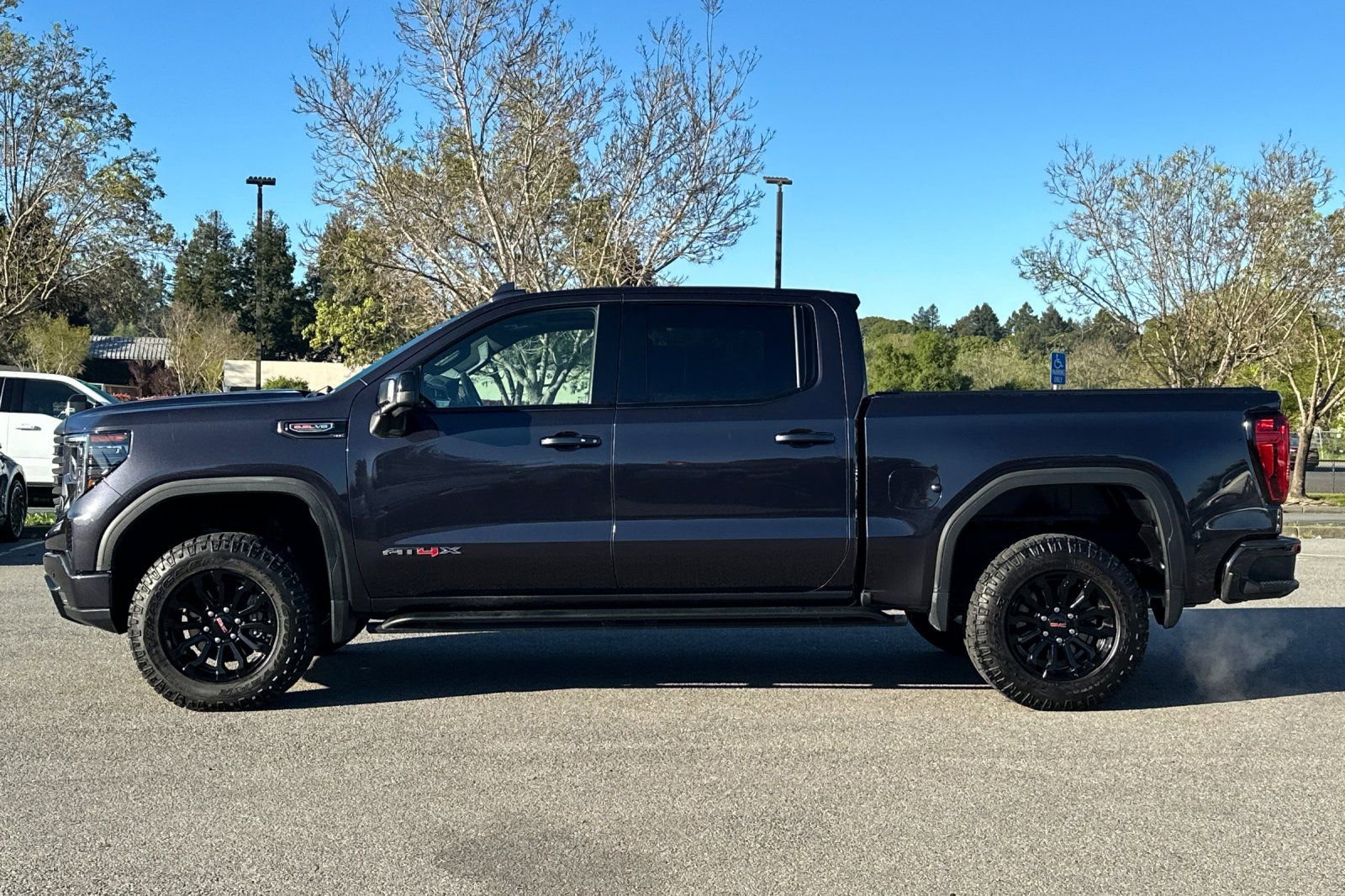 Used 2022 GMC Sierra 1500 AT4X image 7