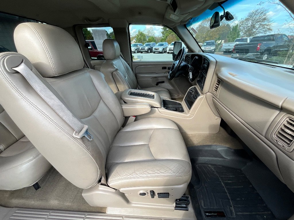 Used 2005 GMC Sierra 2500 SLT w/ Heavy-Duty Power Package image 27