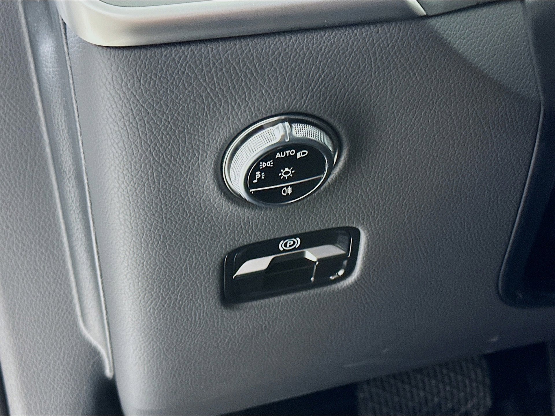 Certified 2025 Mercedes-Benz GLC 300 image 11