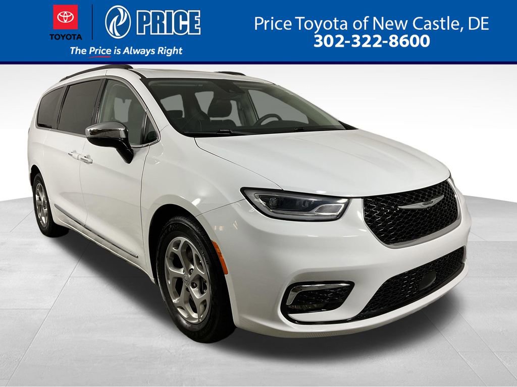 Used 2023 Chrysler Pacifica Limited image 1