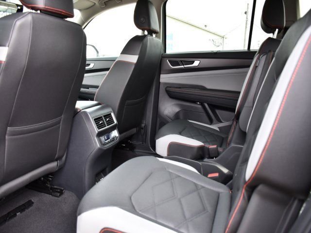New 2026 Volkswagen Atlas Peak Edition image 17