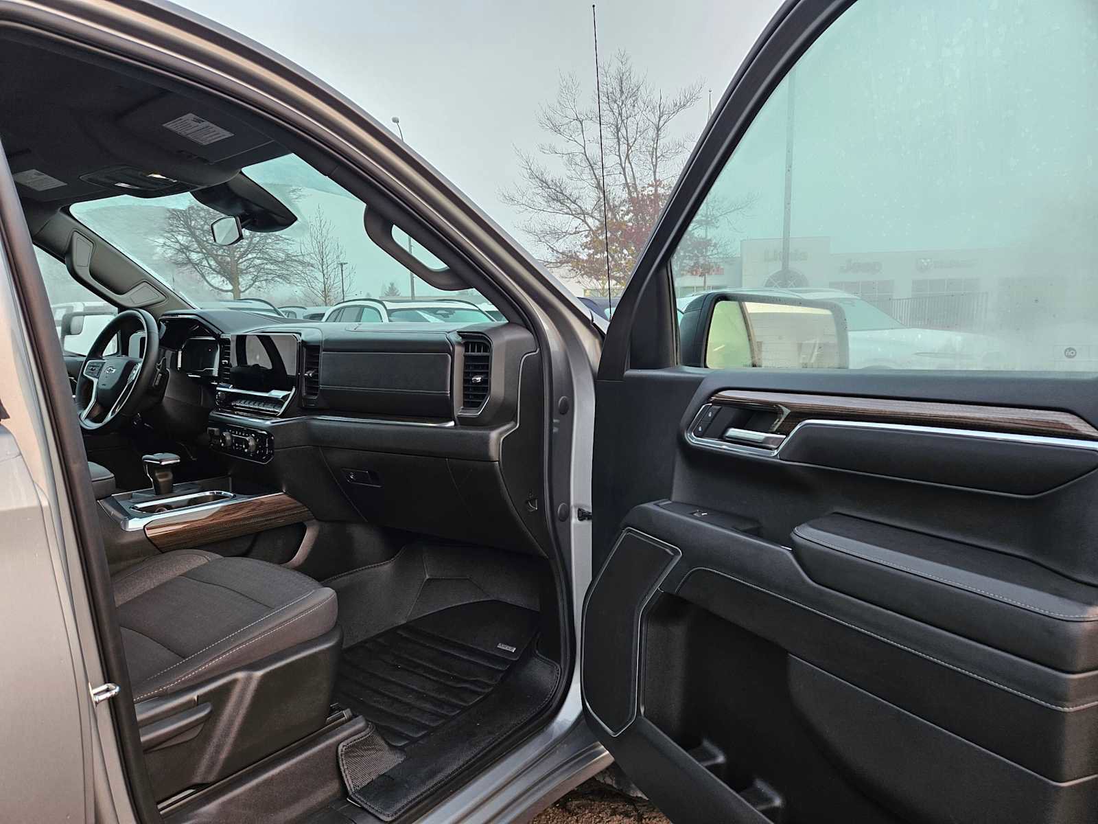 Used 2023 Chevrolet Silverado 1500 RST w/ Z71 Off-Road Package image 10