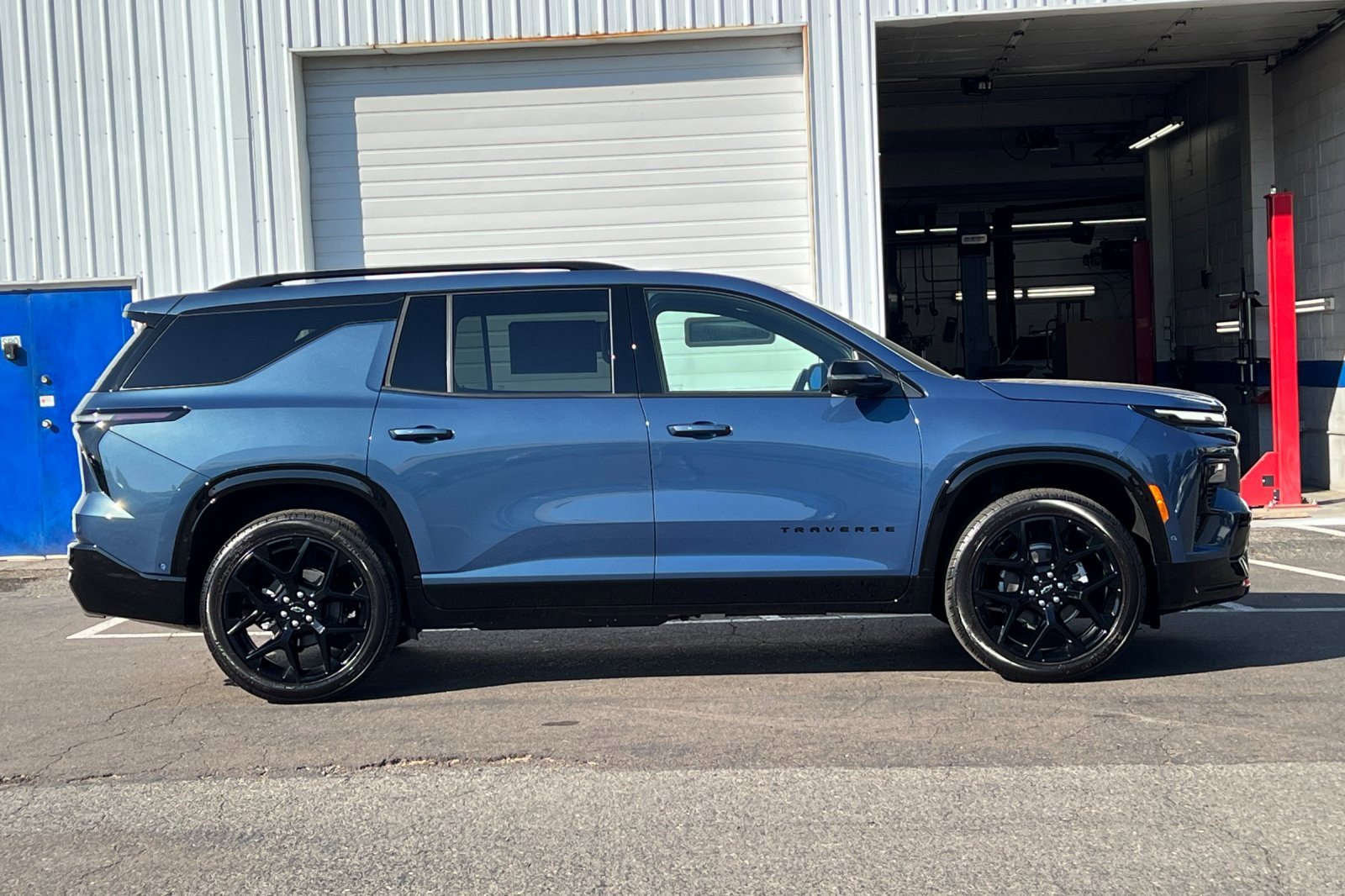 New 2026 Chevrolet Traverse RS w/ LPO, Floor Liner Package image 3