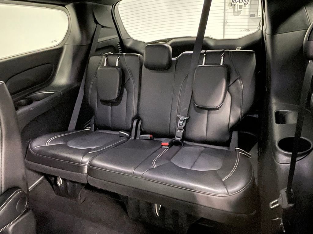 Used 2025 Chrysler Pacifica Select image 19