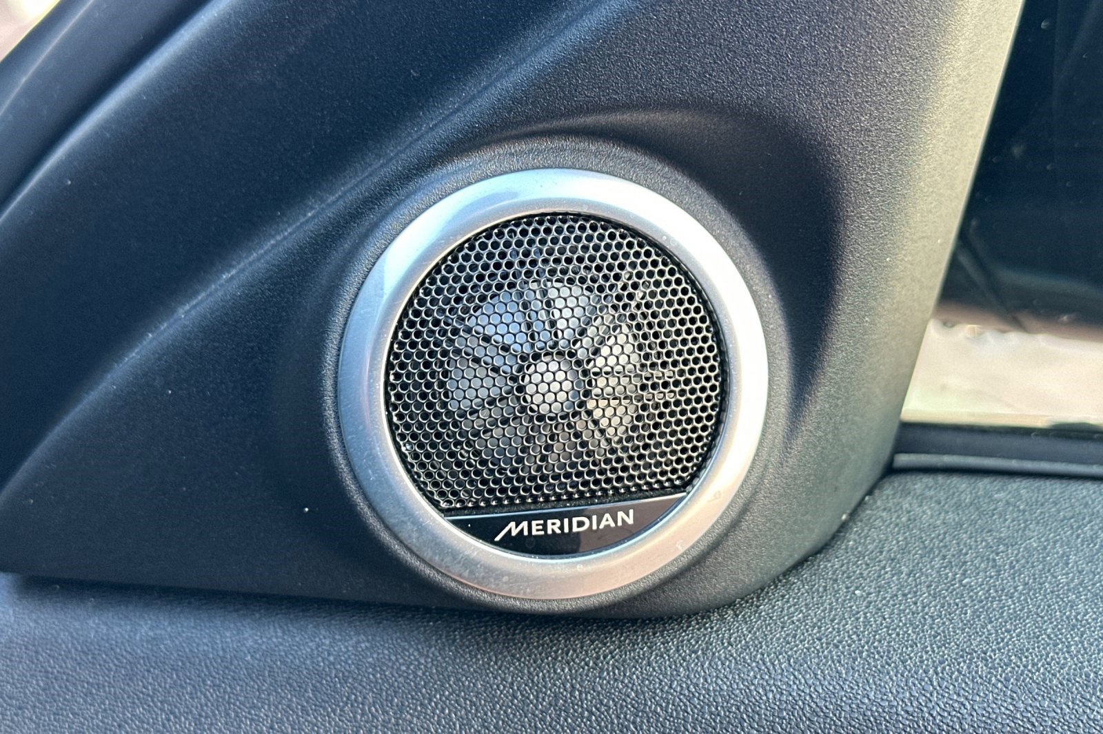 Used 2022 Land Rover Range Rover Evoque R-Dynamic SE image 16