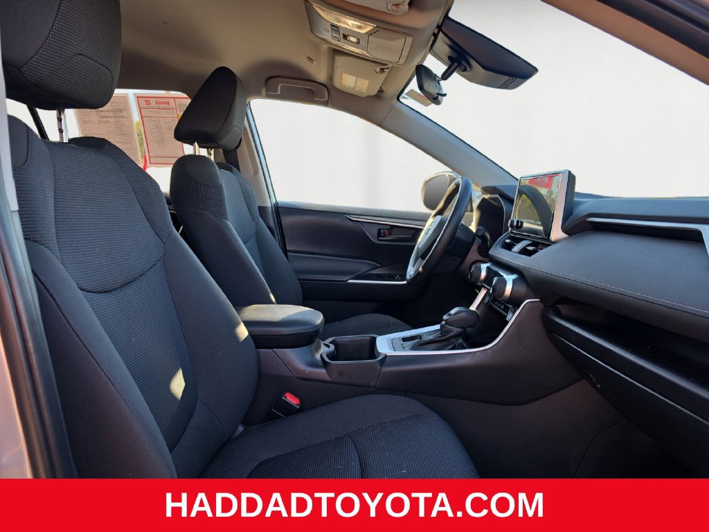 Used 2024 Toyota RAV4 LE AWD/4WD image 16