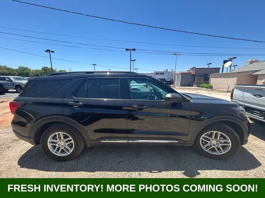 Used 2025 Ford Explorer Active w/ Active Comfort Package RWD image 2