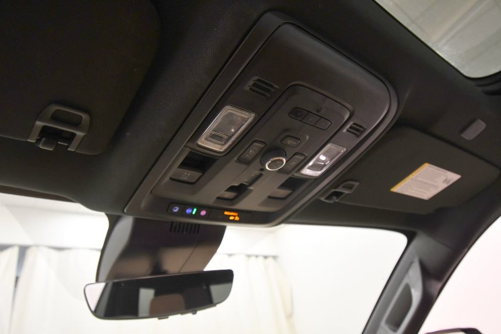 Used 2023 Chevrolet Tahoe Premier AWD/4WD image 28