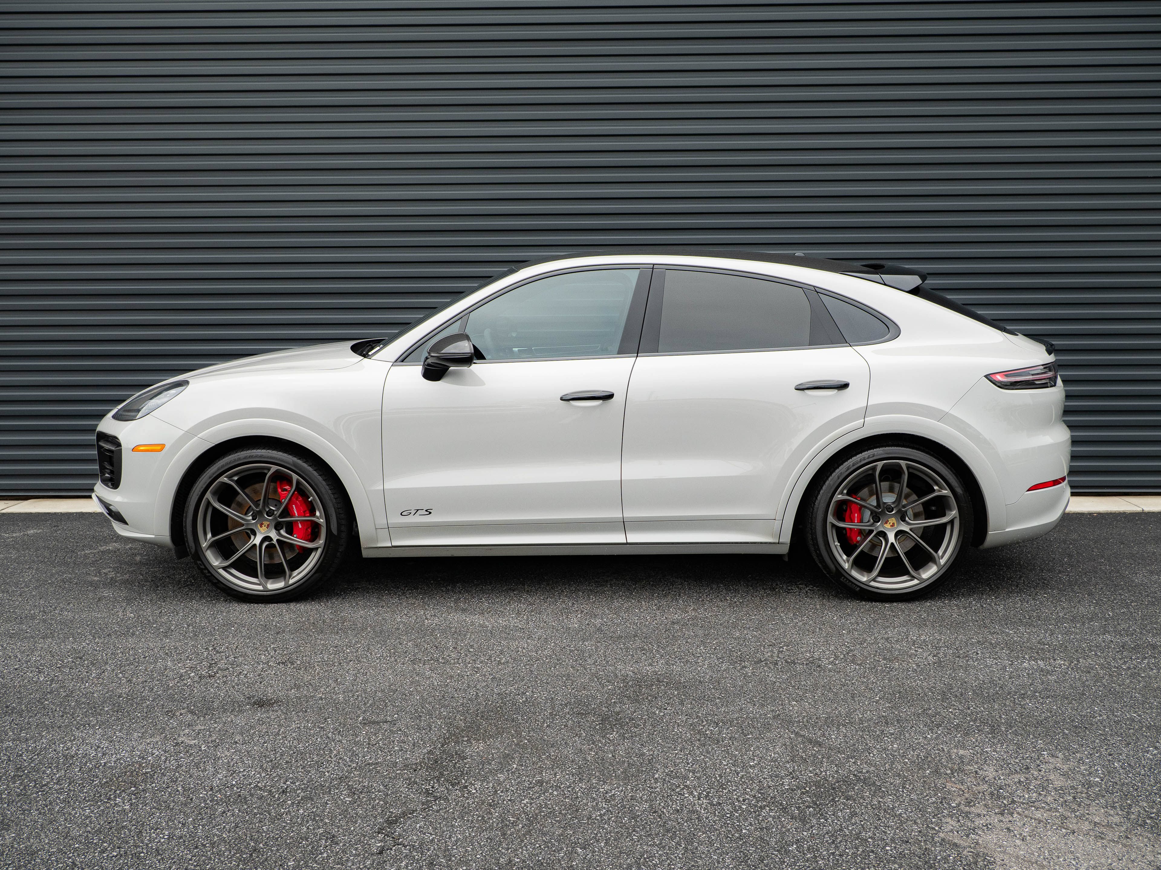 Used 2023 Porsche Cayenne GTS AWD/4WD image 2