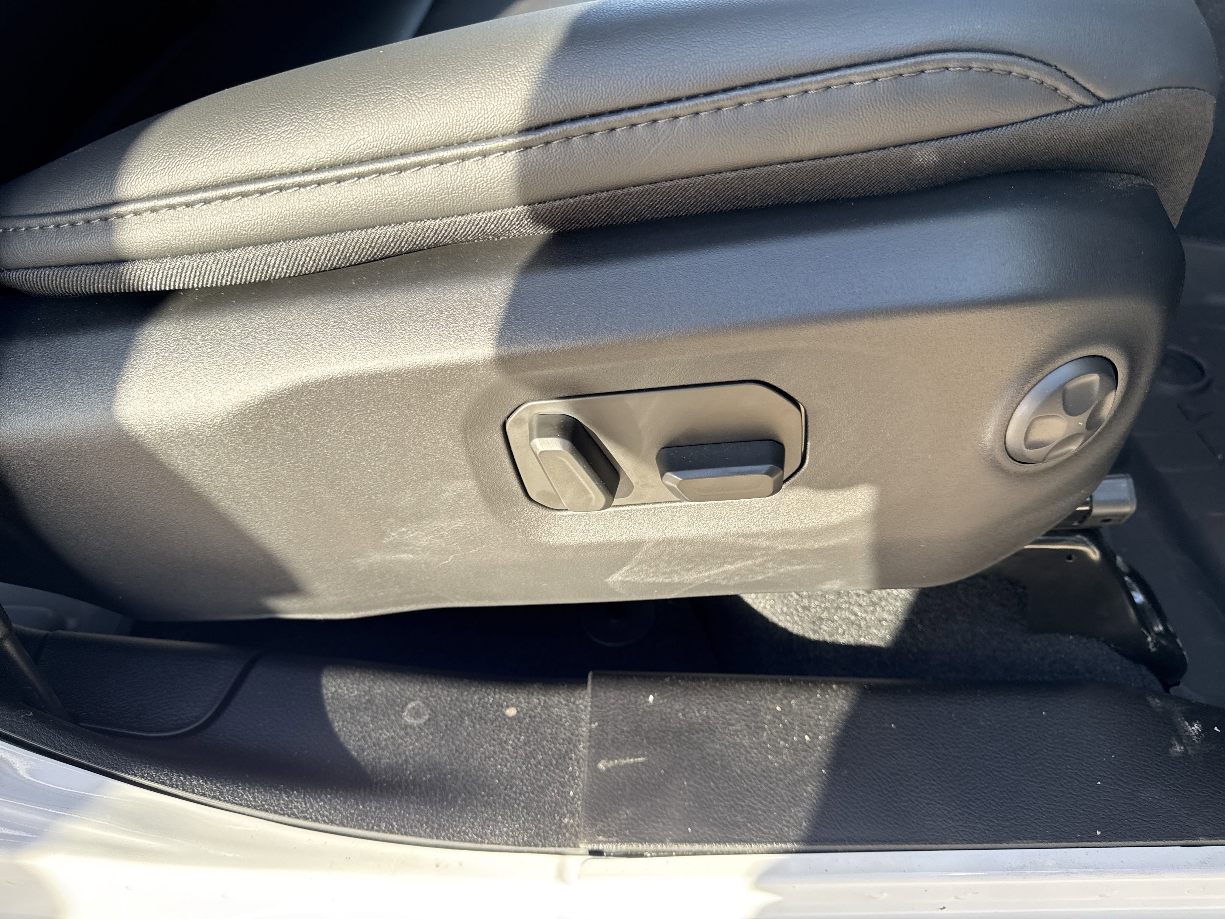 New 2025 Jeep Wrangler Unlimited Rubicon w/ Technology Group image 23