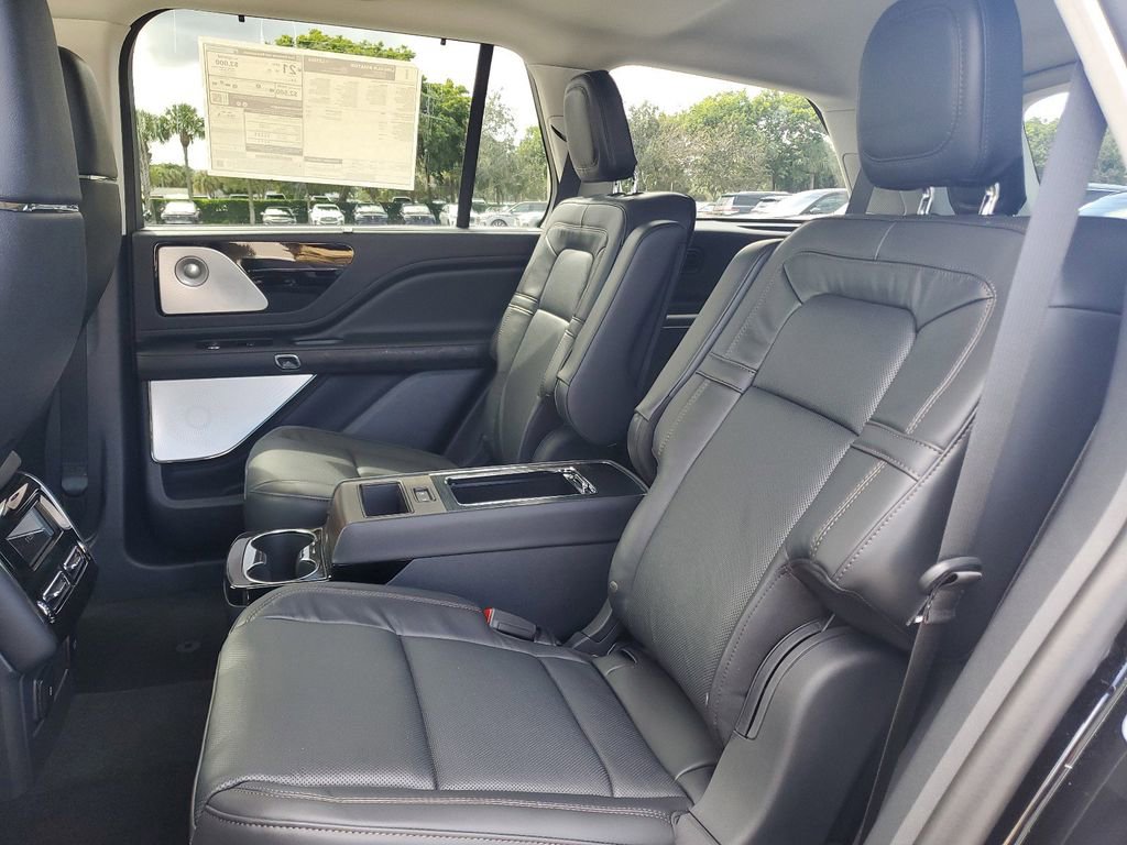 New 2025 Lincoln Aviator Reserve w/ Luxury Package RWD image 12