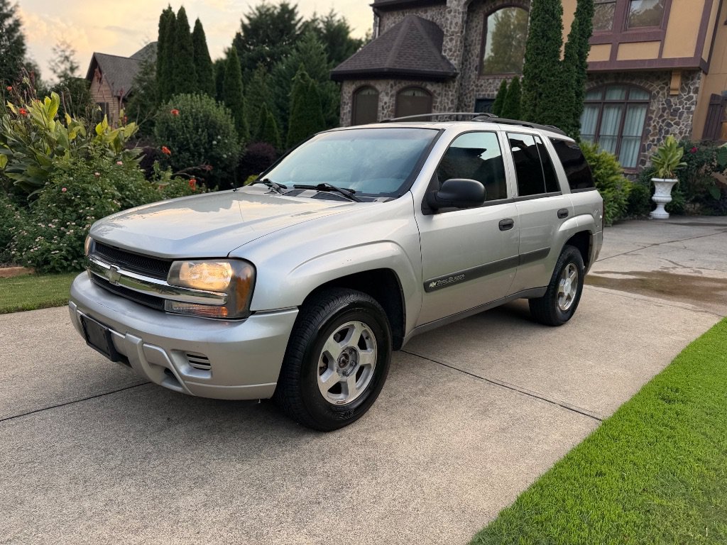 Used 2004 Chevrolet TrailBlazer LS w/ LS Preferred Equipment Group AWD/4WD image 2