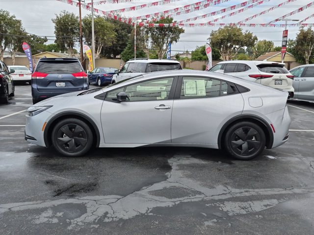 Used 2025 Toyota Prius LE FWD image 12