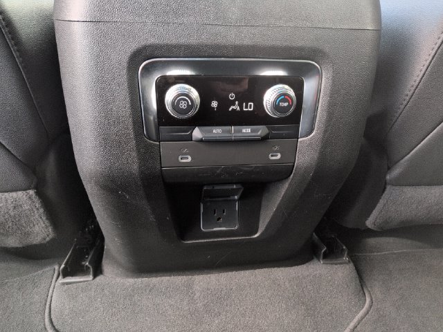 Used 2023 GMC Yukon SLT AWD/4WD image 27