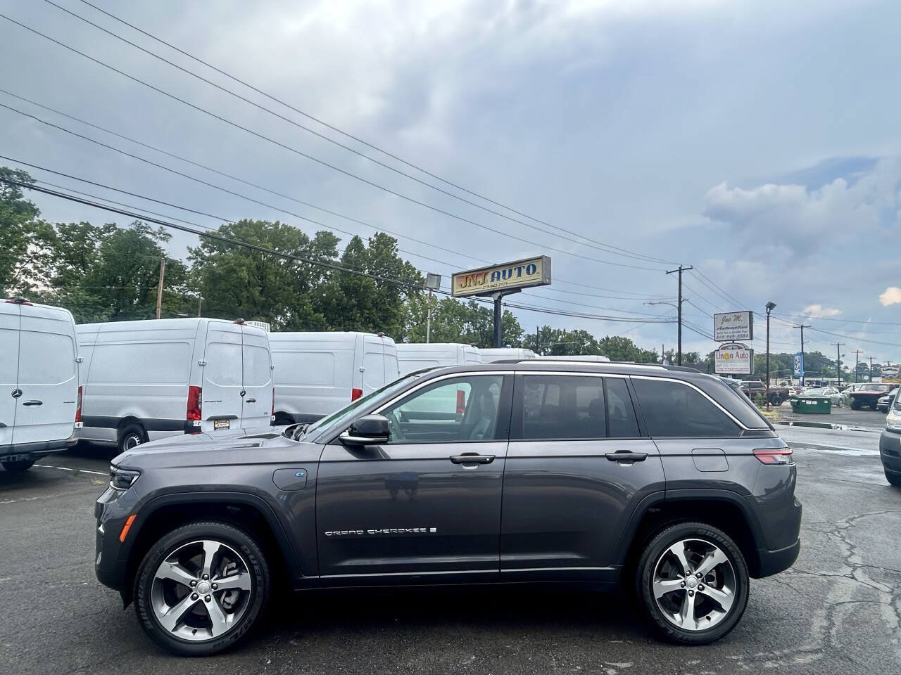 Used 2024 Jeep Grand Cherokee Limited 4xe AWD/4WD image 2