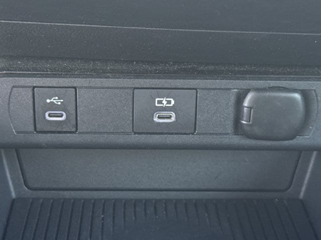 Used 2025 Toyota Prius LE FWD image 21