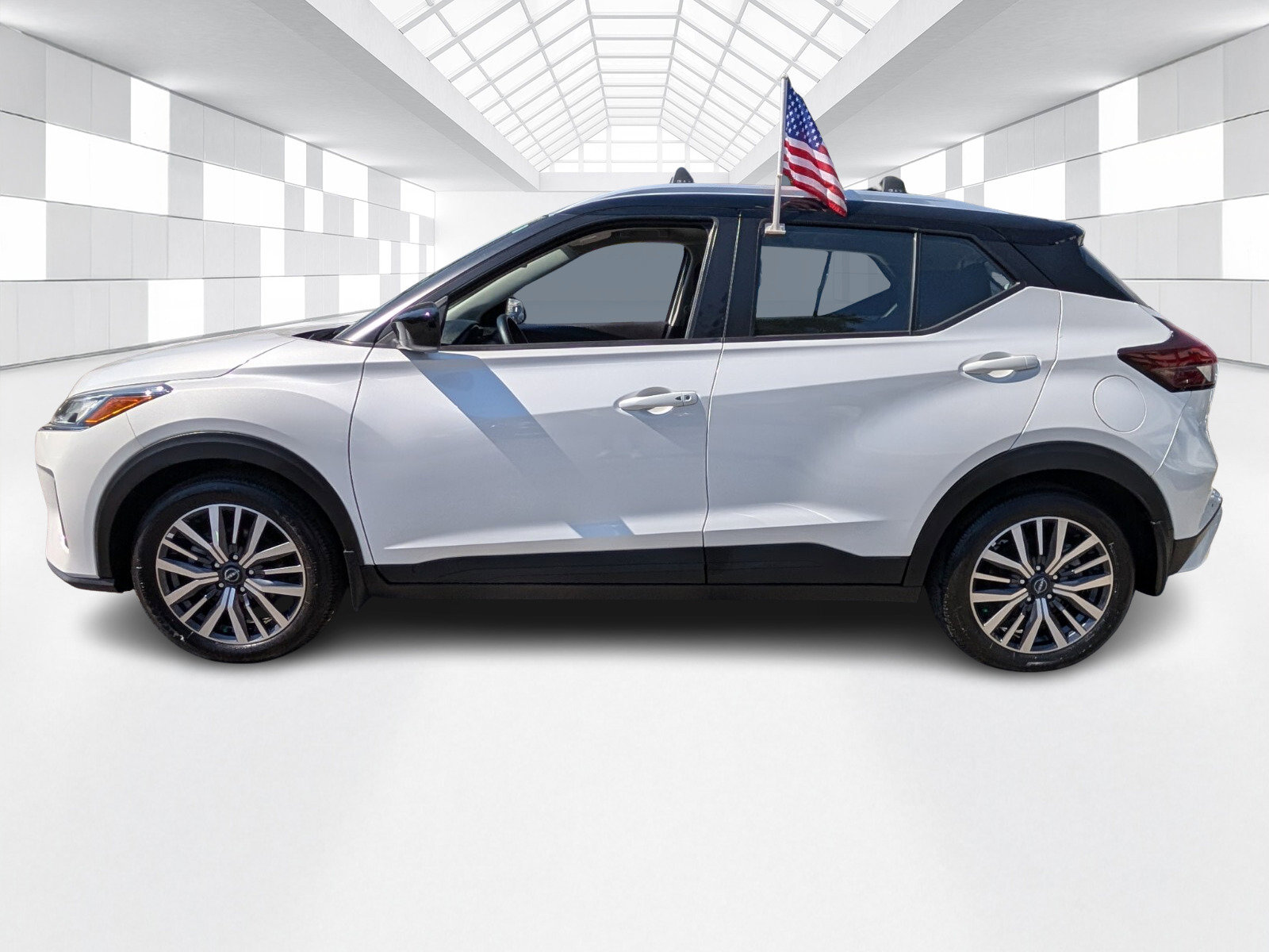 Certified 2024 Nissan Kicks SV w/ Interior Electronics Package image 4