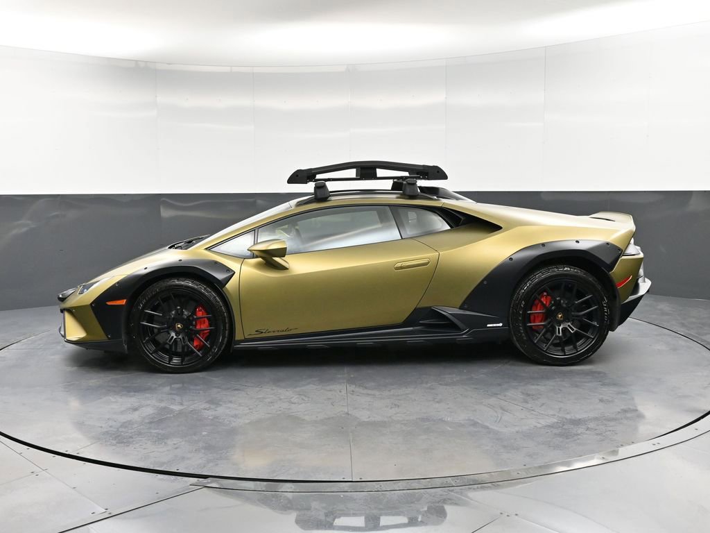 Used 2024 Lamborghini Huracan Sterrato image 2