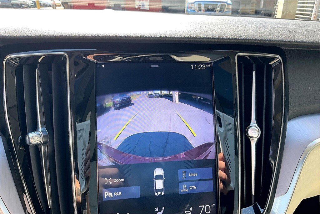 Used 2019 Volvo S60 T6 Momentum image 9