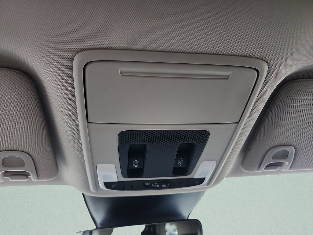Certified 2023 Honda Pilot Touring image 17