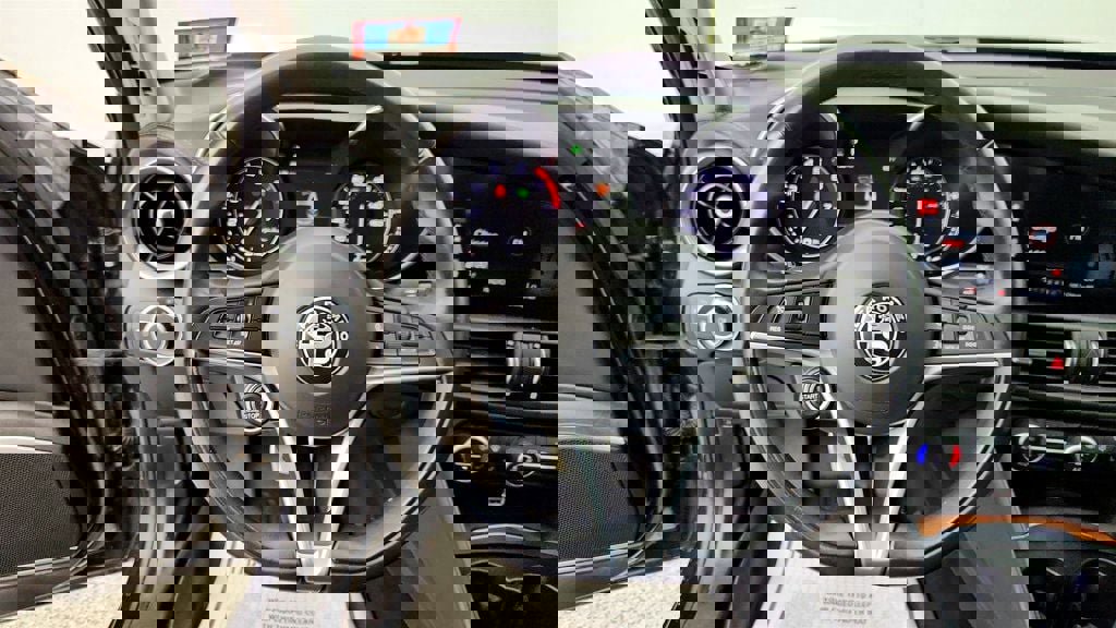 Used 2018 Alfa Romeo Giulia Ti w/ Quick Order Package 22X Lusso AWD/4WD image 14