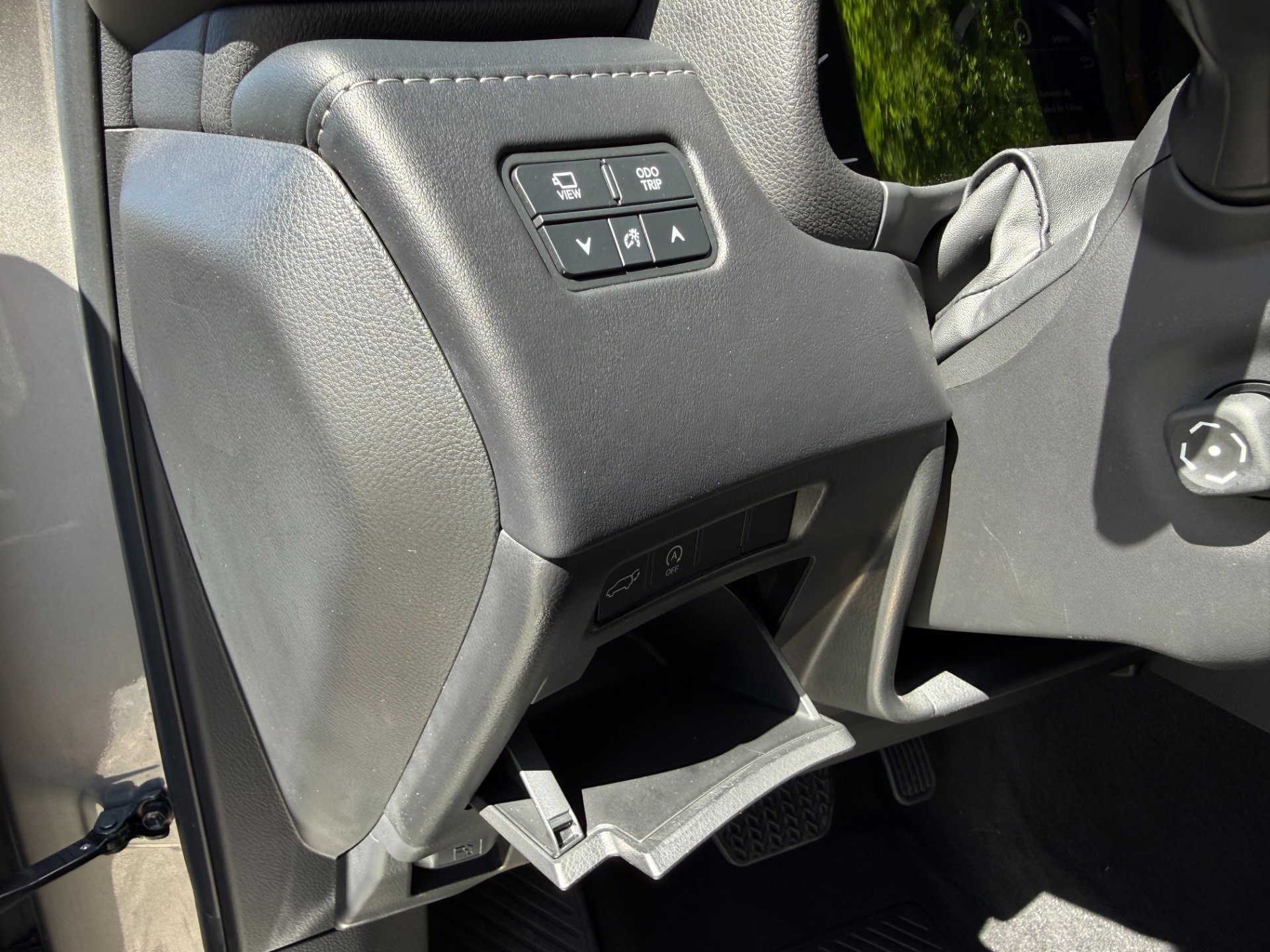 Used 2023 Lexus LX 600 4WD w/ Luxury Package image 9
