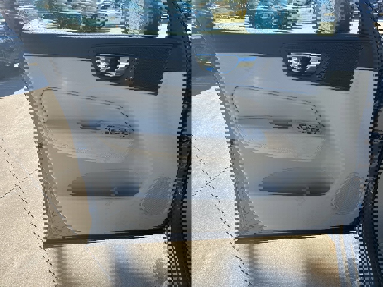 Certified 2023 Volvo XC60 B5 Core w/ Protection Package Premier image 15