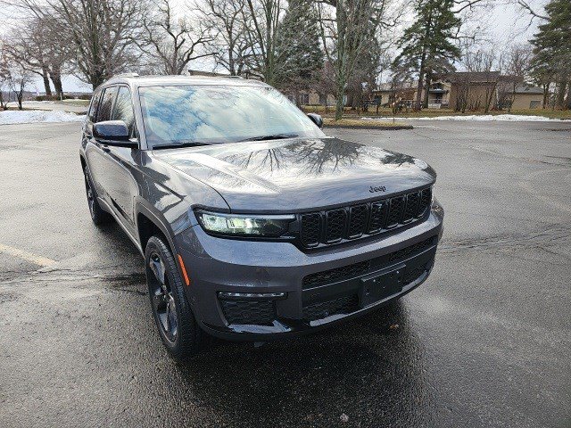 Used 2023 Jeep Grand Cherokee L Limited w/ Luxury Tech Group II image 8