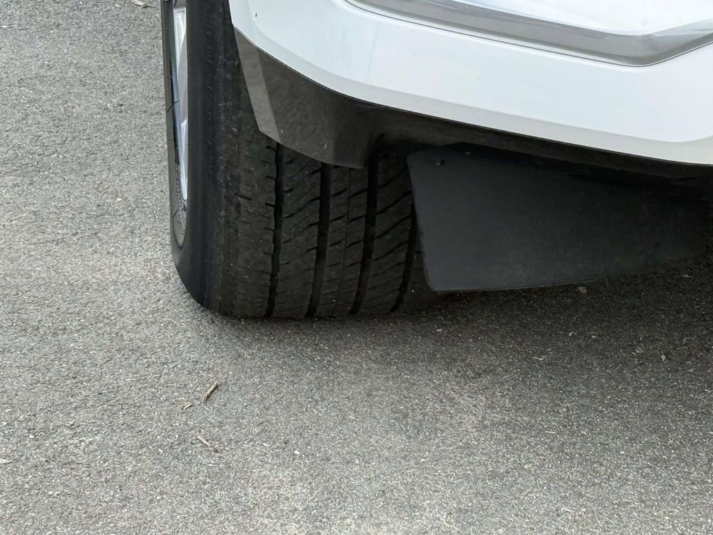 Used 2023 Cadillac Escalade ESV Premium Luxury w/ Performance Package AWD/4WD image 19