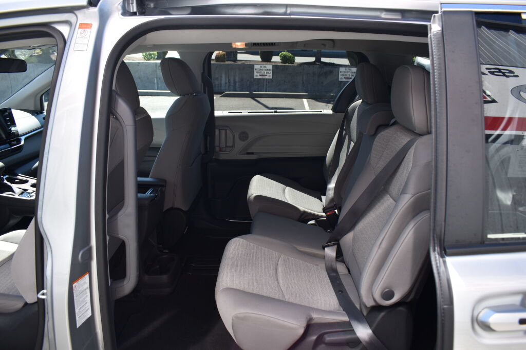 Certified 2024 Toyota Sienna LE AWD/4WD image 19