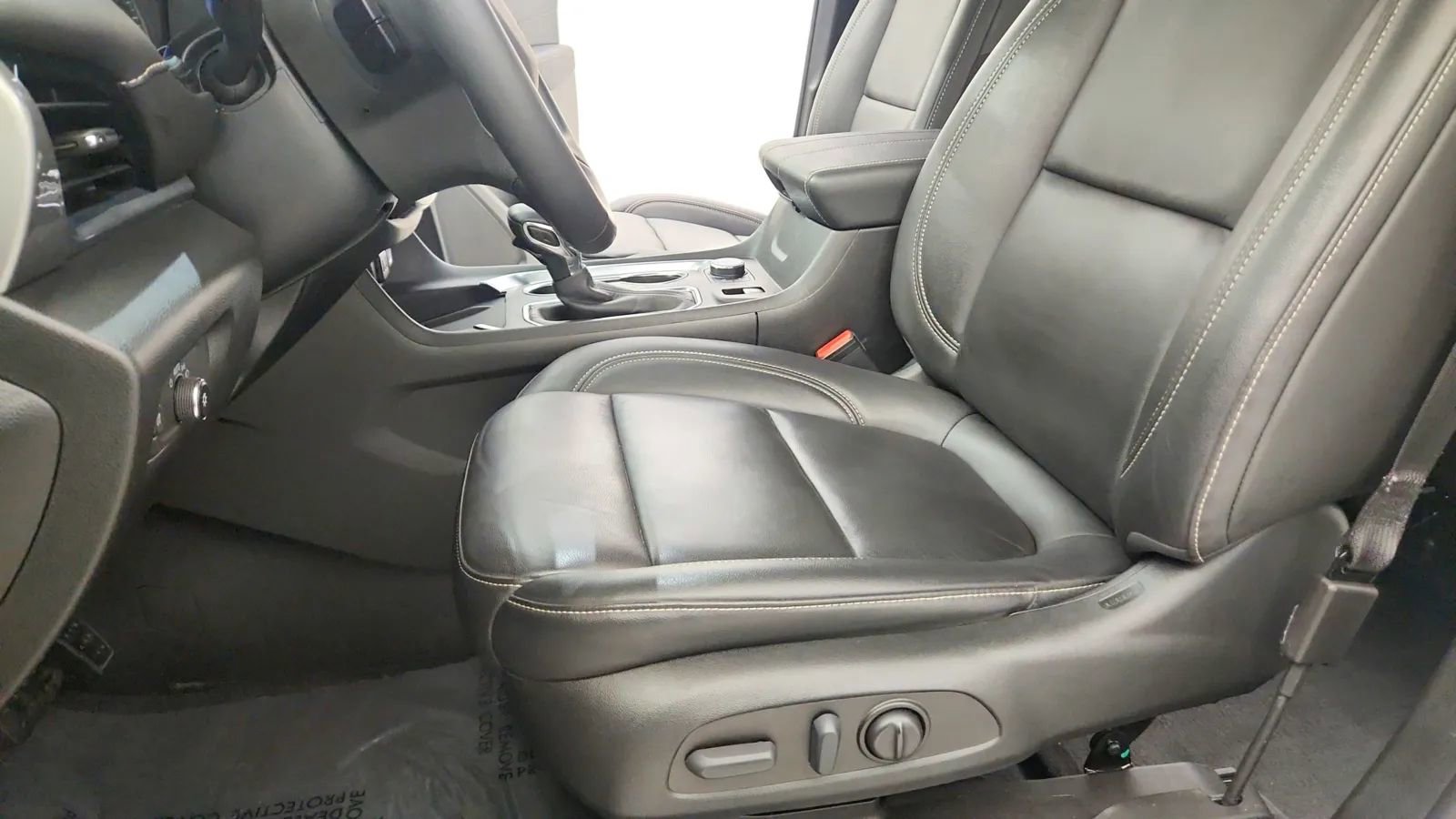 Used 2023 Chevrolet Traverse LT image 23