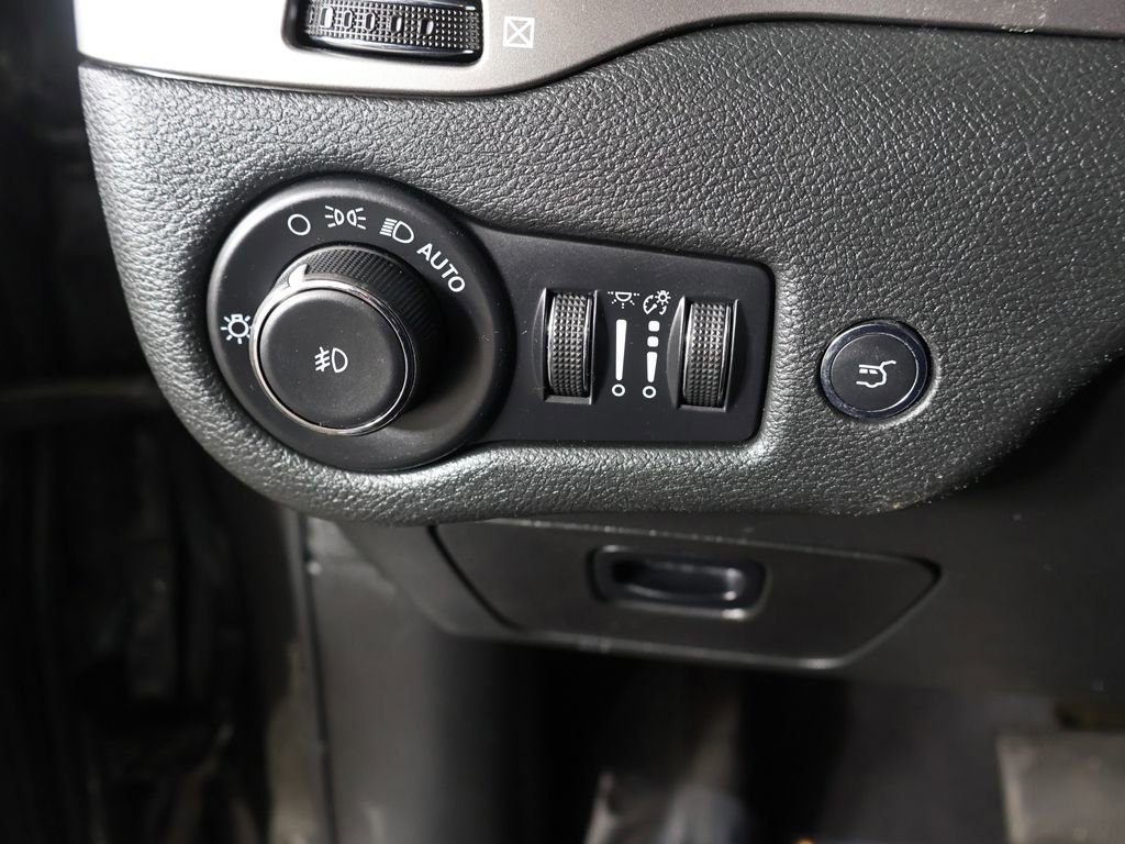 Used 2022 Jeep Cherokee Limited image 36