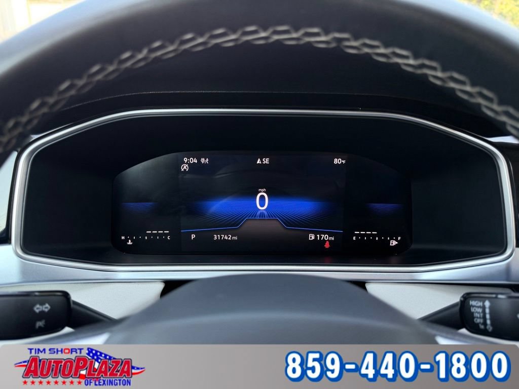 Used 2025 Volkswagen Taos SE AWD/4WD image 4