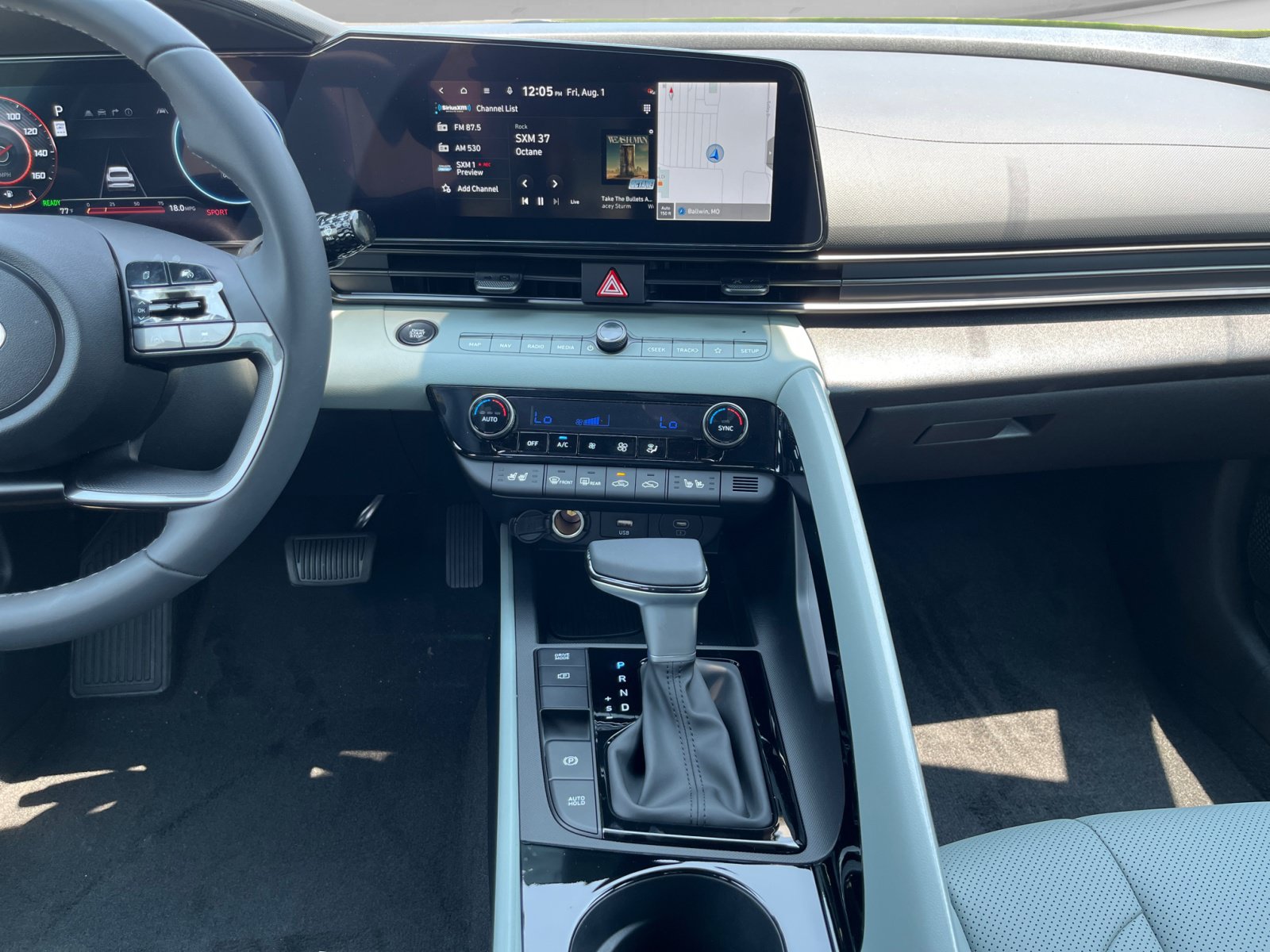 Certified 2025 Hyundai Elantra Limited FWD image 11