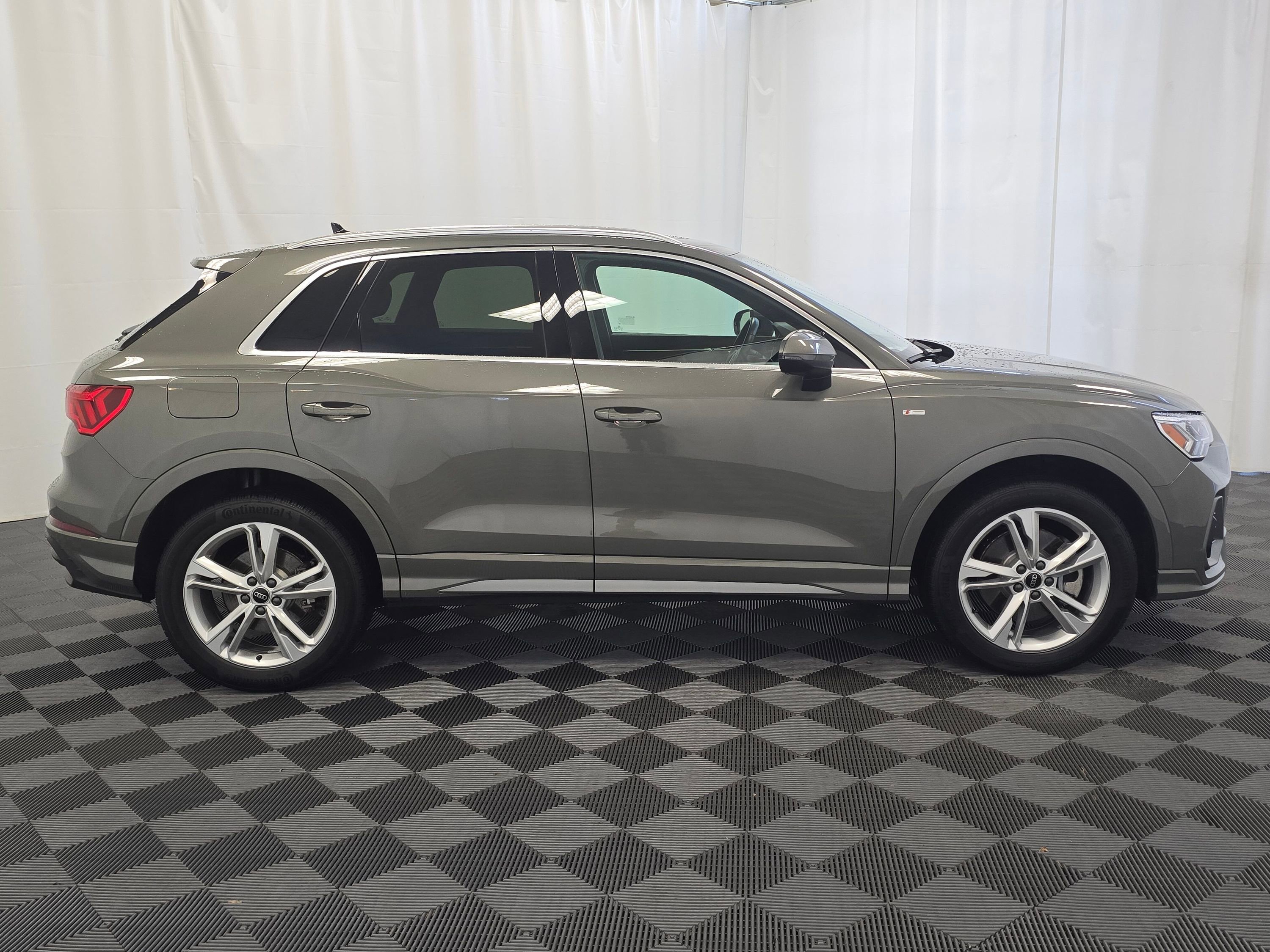Used 2023 Audi Q3 2.0T Premium Plus w/ Premium Plus Package image 7