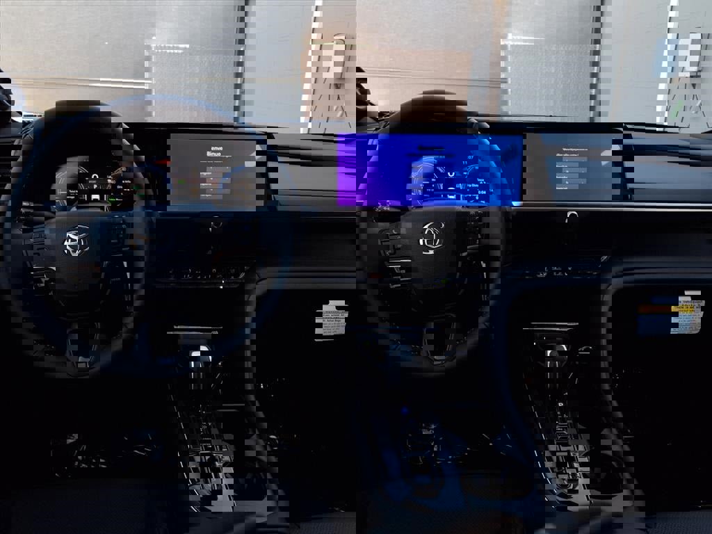 New 2025 Toyota Crown Signia image 9