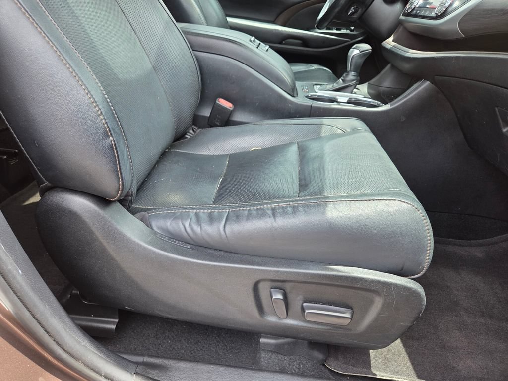 Used 2019 Toyota Highlander Limited FWD image 30