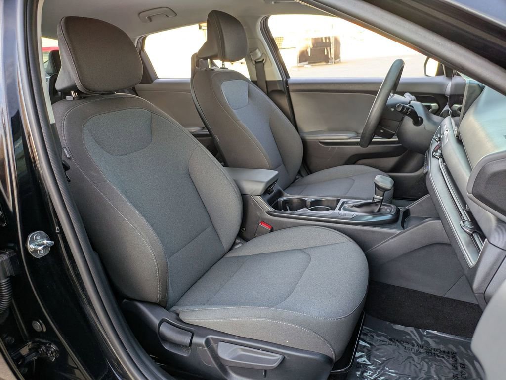 Used 2025 Kia K4 LXS image 28