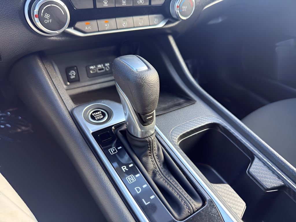 Used 2025 Nissan Sentra SV image 18