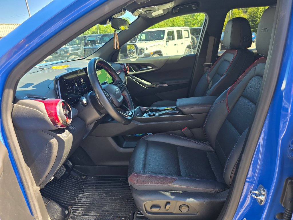 Used 2025 Chevrolet Equinox RS FWD image 4