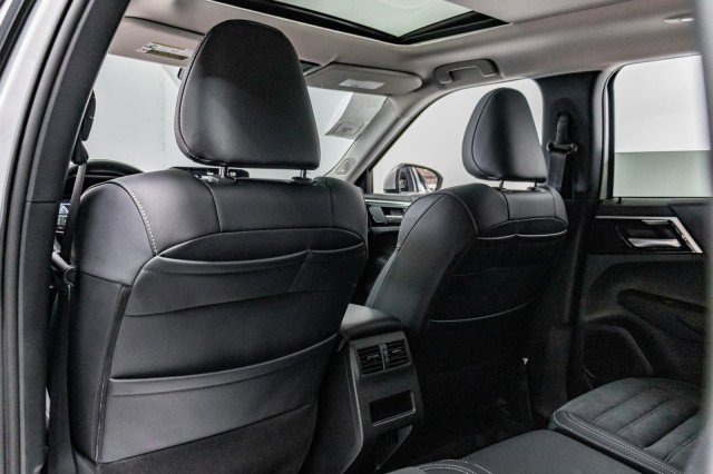 New 2025 Mitsubishi Outlander SE image 17