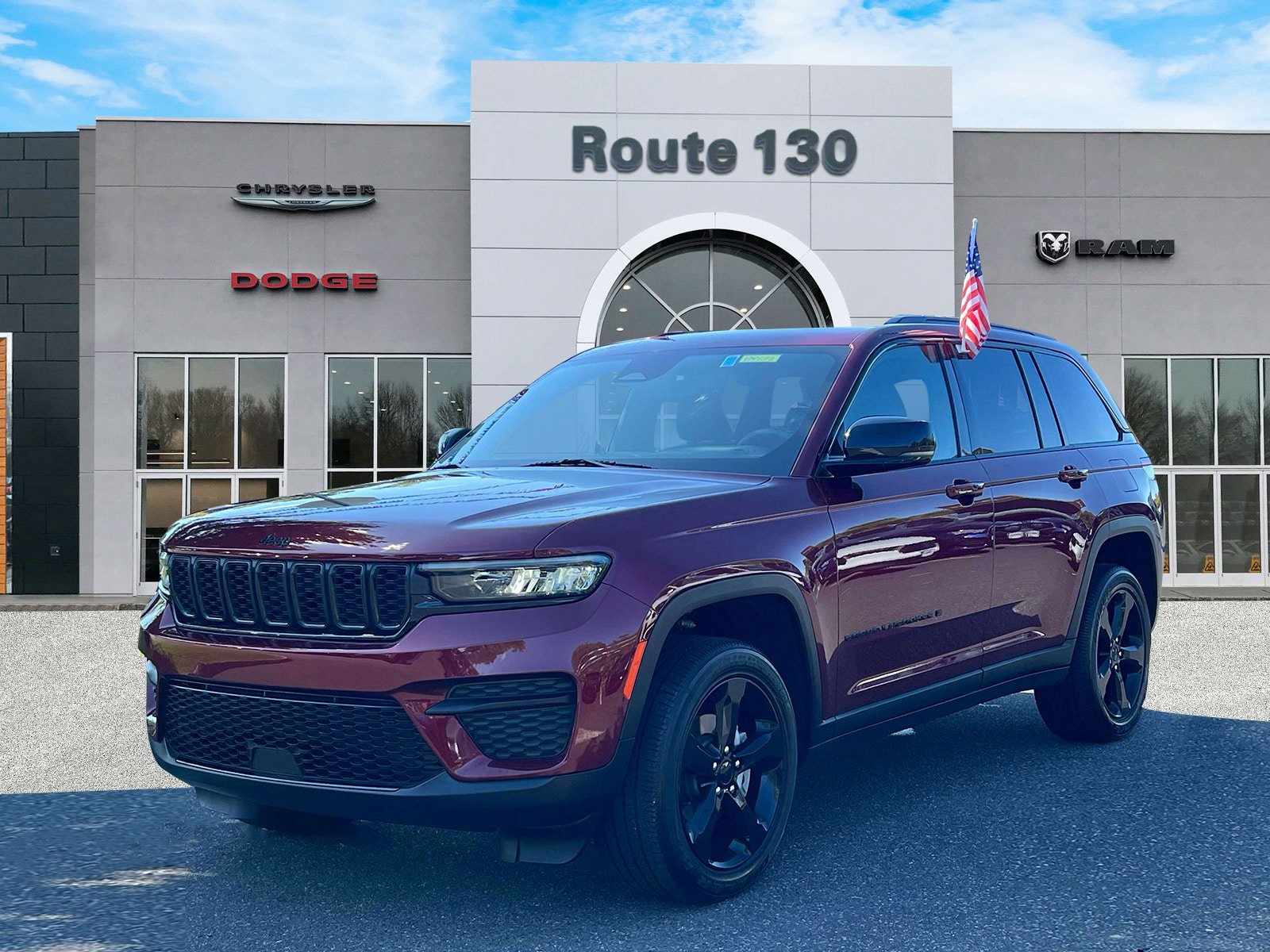 Used 2023 Jeep Grand Cherokee Altitude AWD/4WD image 2