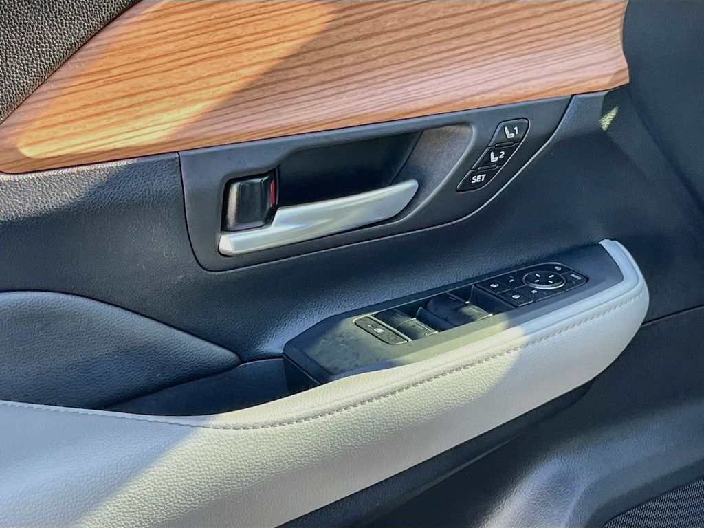 Used 2025 Toyota Grand Highlander FWD image 17