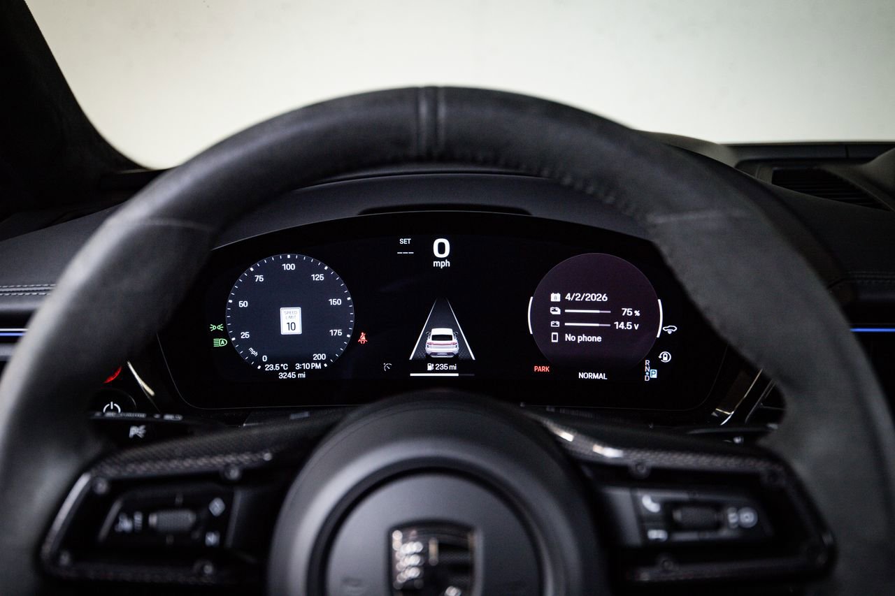 Certified 2025 Porsche Macan Turbo Electric AWD/4WD image 15