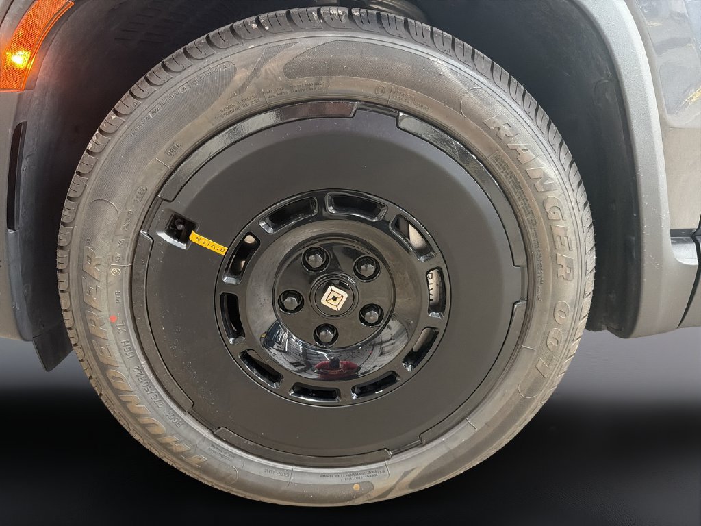 Used 2025 Rivian R1S Adventure Dual AWD/4WD image 9