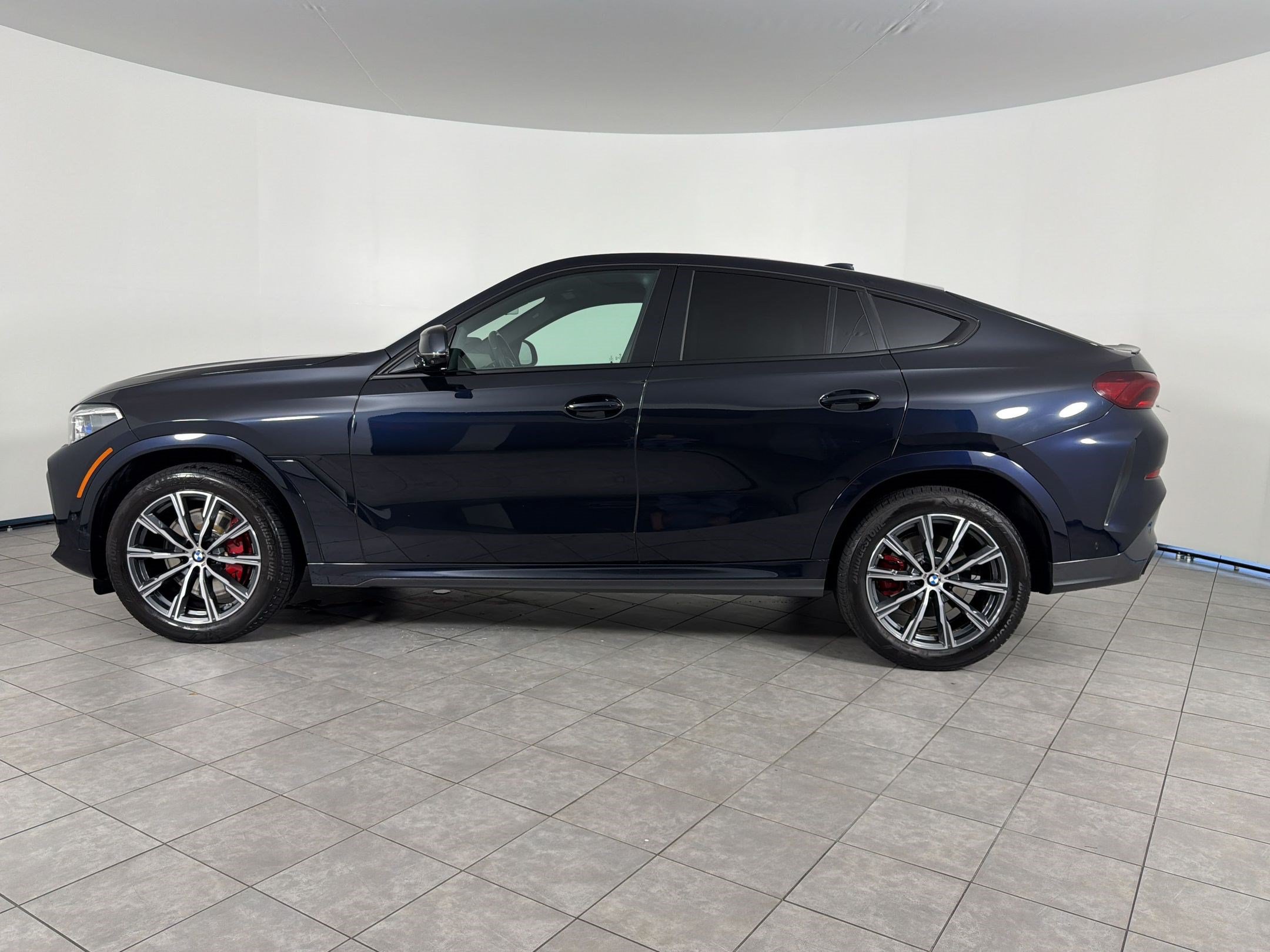 Used 2023 BMW X6 xDrive40i w/ Executive Package AWD/4WD image 2