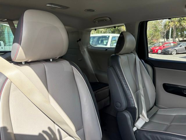 Used 2017 Kia Sedona SX image 26
